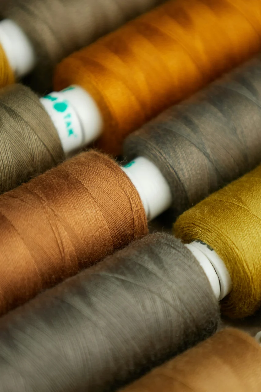 a group of spools of thread sitting on top of each other