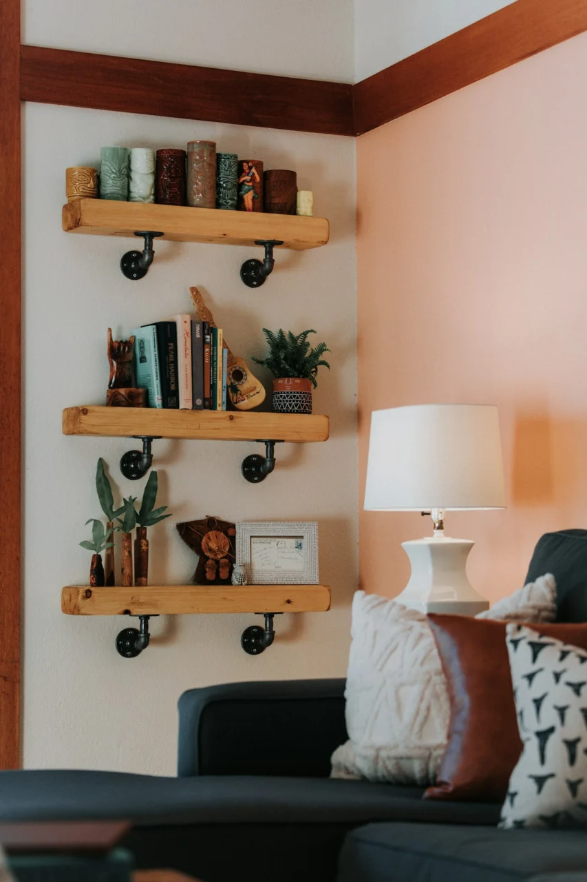 a living room filled with furniture and a lamp