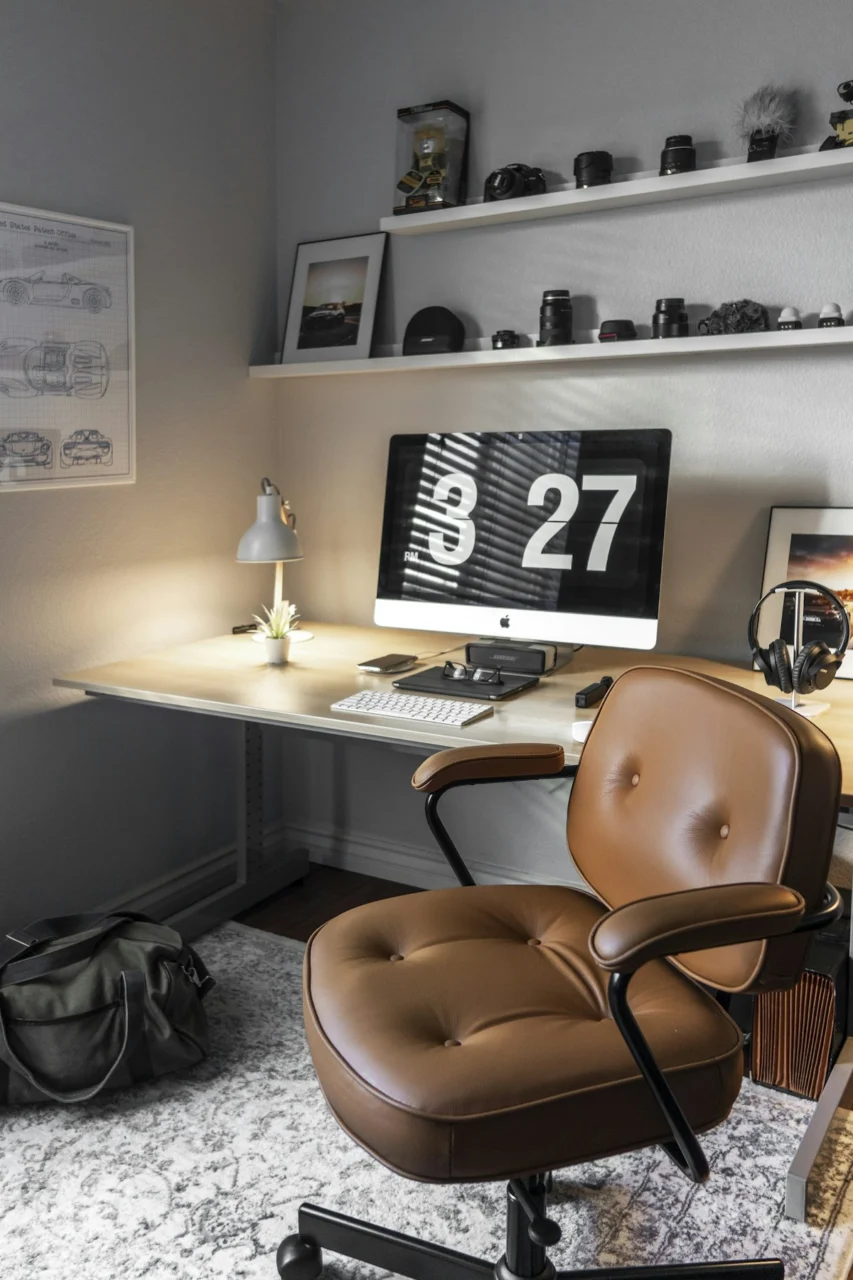 turned-on silver iMac